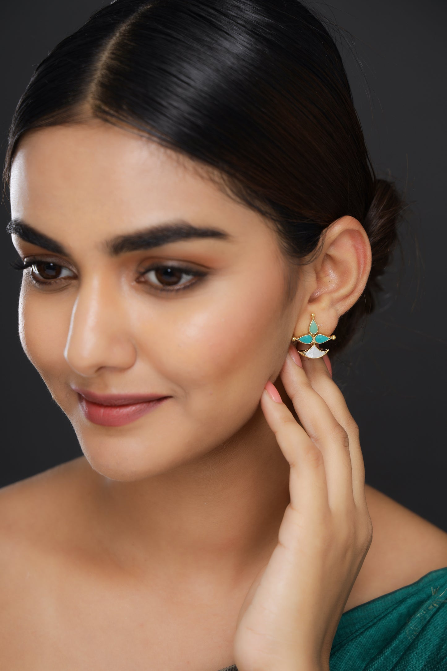 Dia-Shaped Mother of Pearl Studs