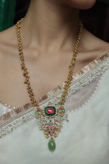Nargis Pendant Set