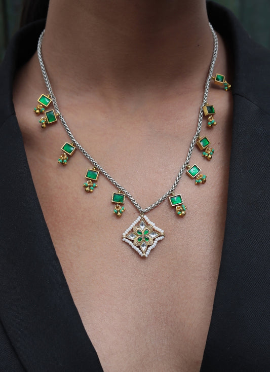 Naina Necklace Set
